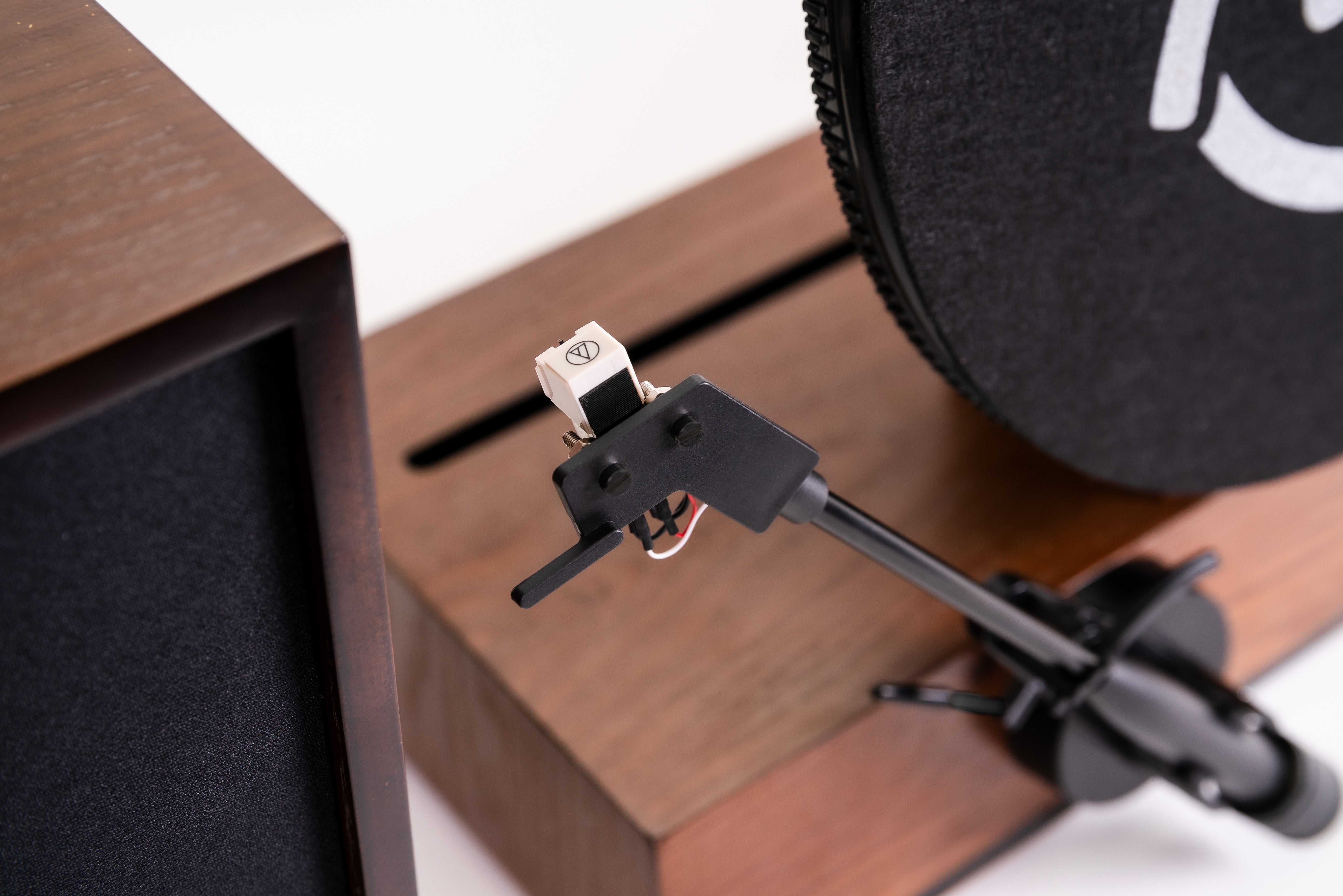 Fuse Audio GLD Vertical Vinyl Record Player - image 7